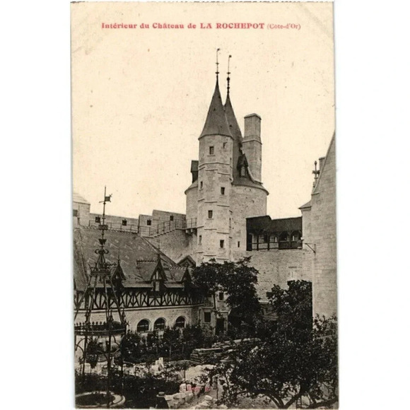 Intérieur du Château de LA ROCHEPOT- La Rochepot, France Postcard - Picture 1 of 2